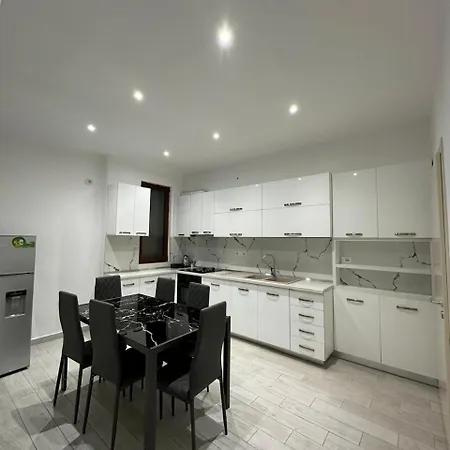 Host Rum i privatbostad Shkodër