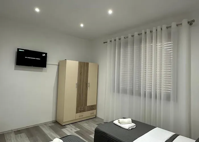 ホームステイ Host *